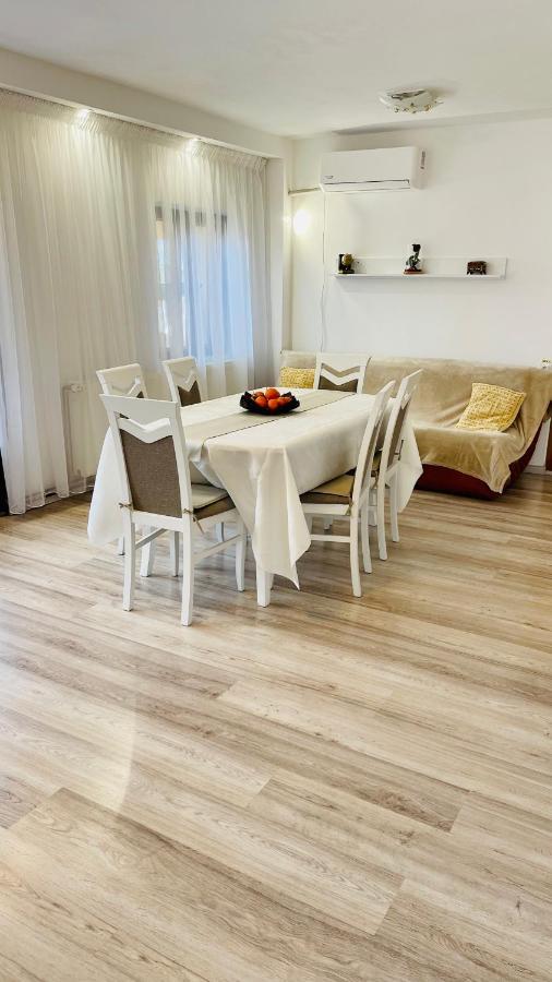 Leto House Apartment Targu Jiu Exterior photo